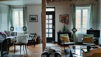 TV, books, stereo