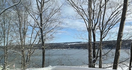Lakeview Crooked Cascade Cottage on Owasco