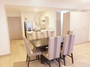 Luxury Suite | In-room dining