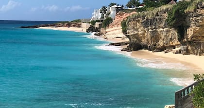 New ! on the beach, swimming pools, magnificent 3 bedrooms 3 bathrooms, renovated, sea view