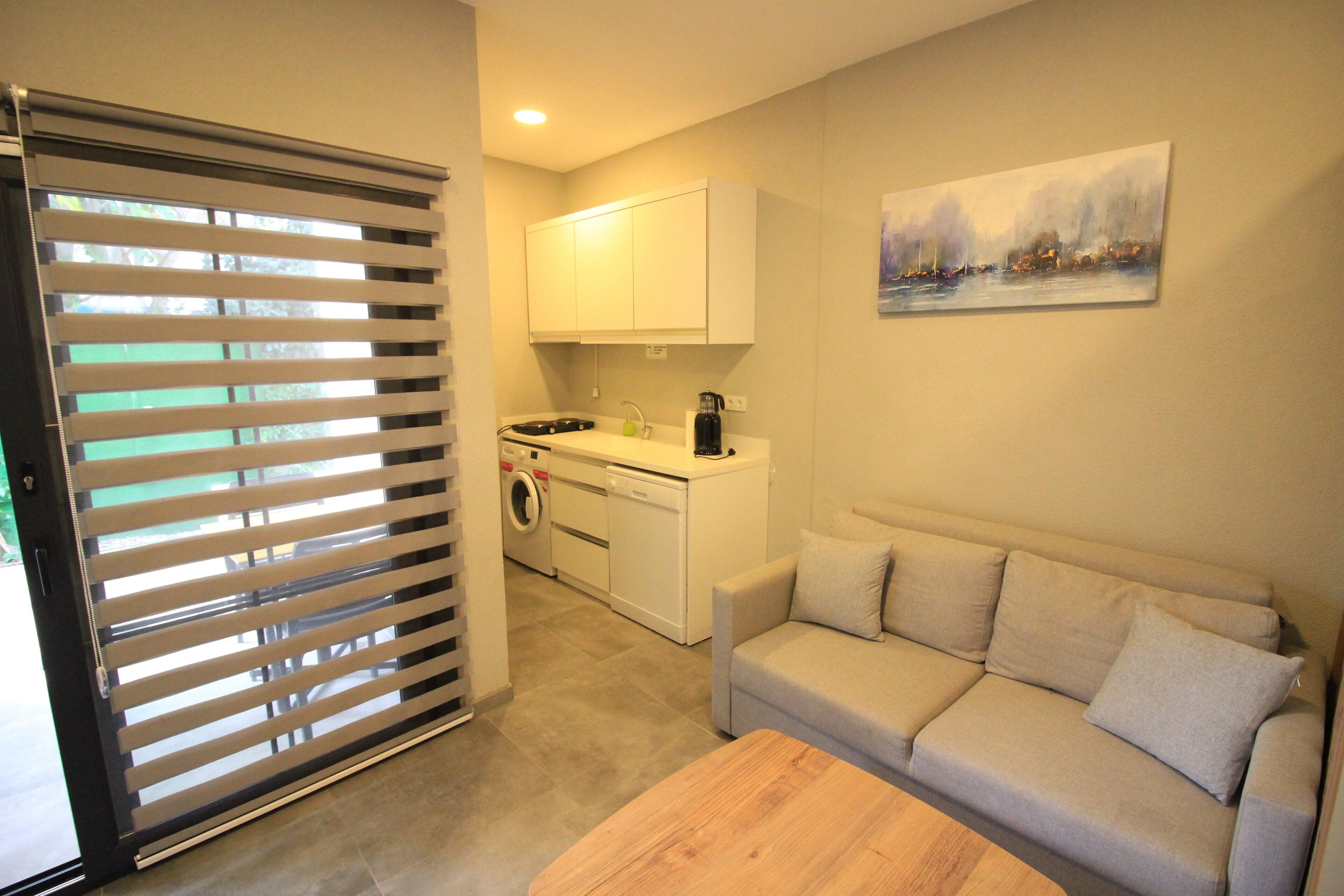 开间 | 高档床上用品、办公桌、笔记本电脑工作区、隔音