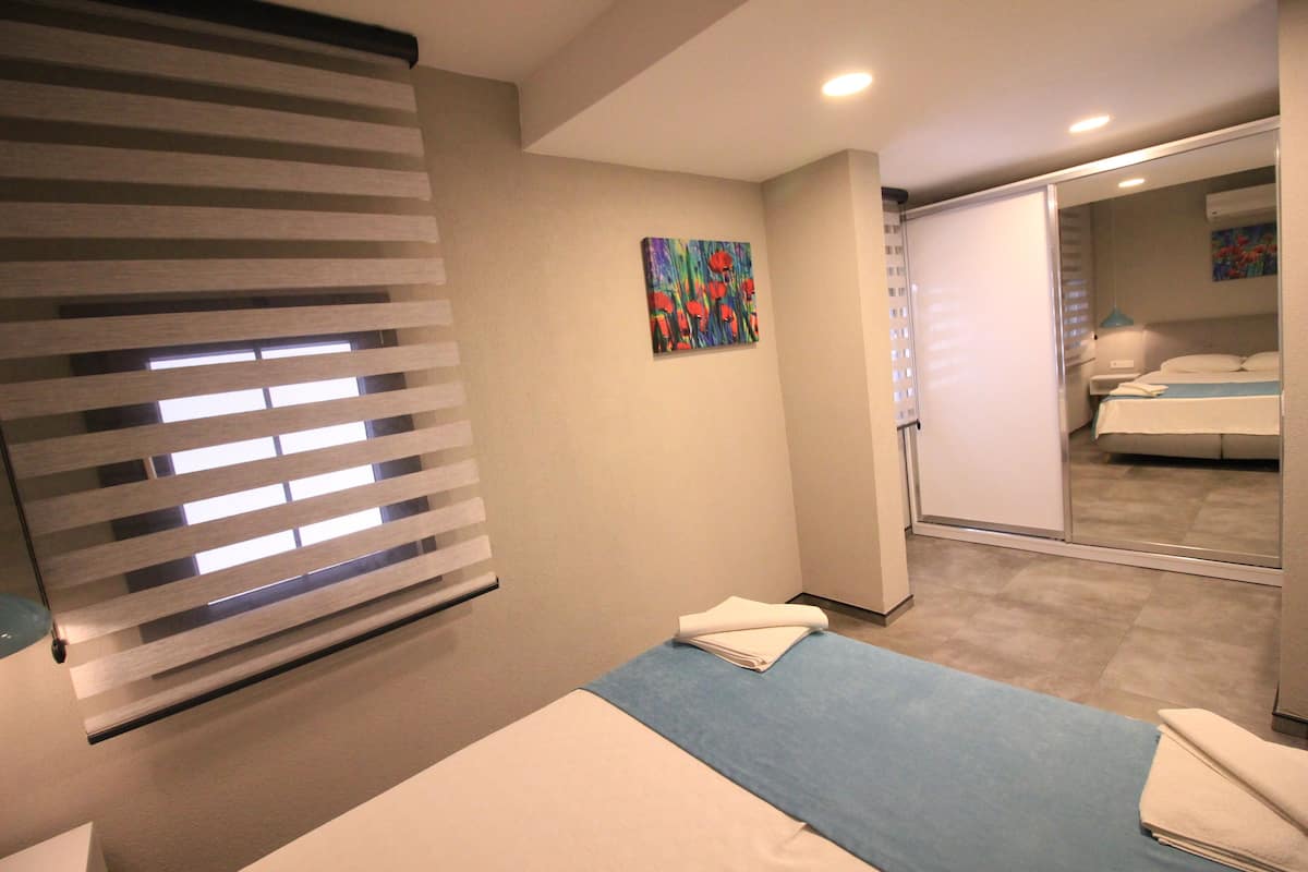 Appartement, 1 slaapkamer | 1 slaapkamer, luxe beddengoed, een bureau, een laptopwerkplek