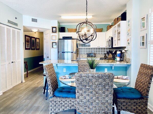 Condo, 2 Bedrooms, Balcony, Beachfront (101) | In-room dining