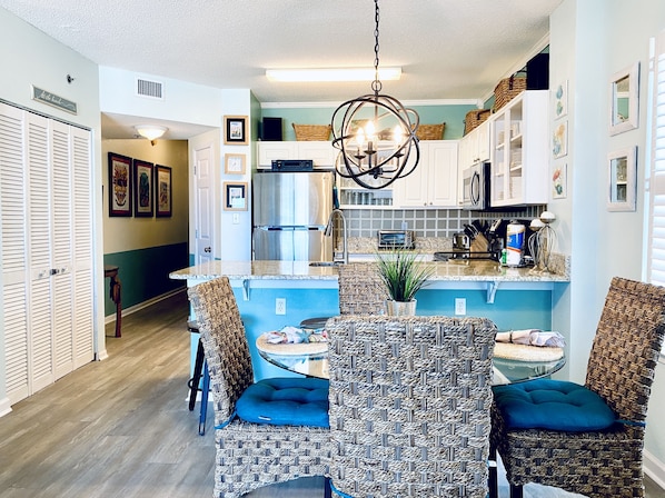 Condo, 2 Bedrooms, Balcony, Beachfront (101) | In-room dining
