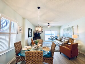 In-room dining - Tropic Isles 101 by ALBVR (Gulf Shores)
