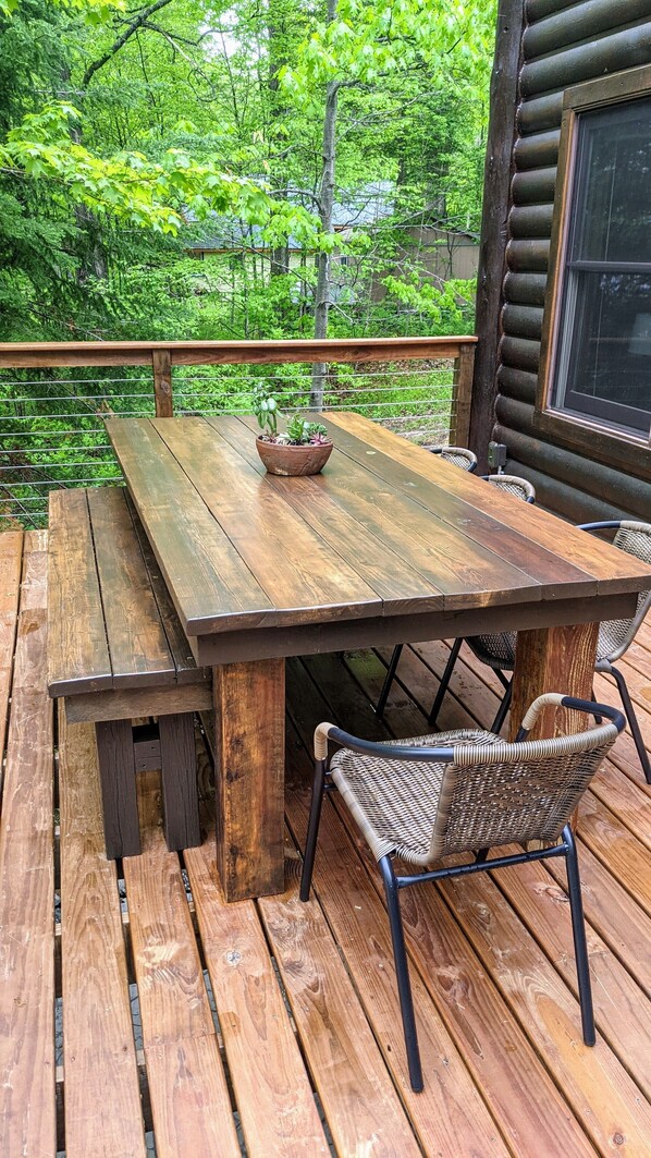 Outdoor dining - Cozy Lakeside Retreat with Stunning Sunset View!
(Aitkin)