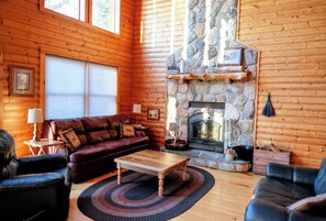 Fireplace, books - Cozy Lakeside Retreat with Stunning Sunset View!
(Aitkin)