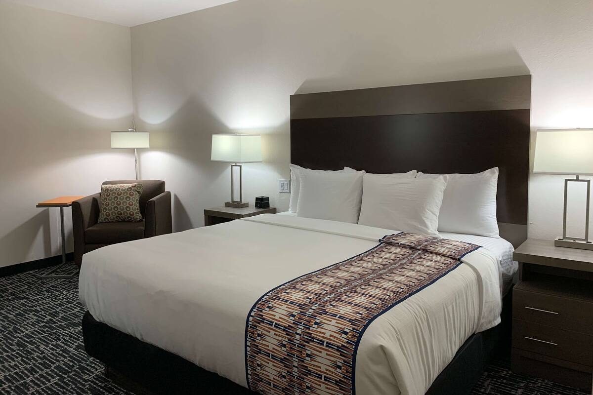 Desk, iron/ironing board, free WiFi, bed sheets