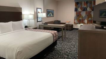 Studio Suite, 1 King Bed, Non Smoking | Desk, iron/ironing board, free WiFi, bed sheets