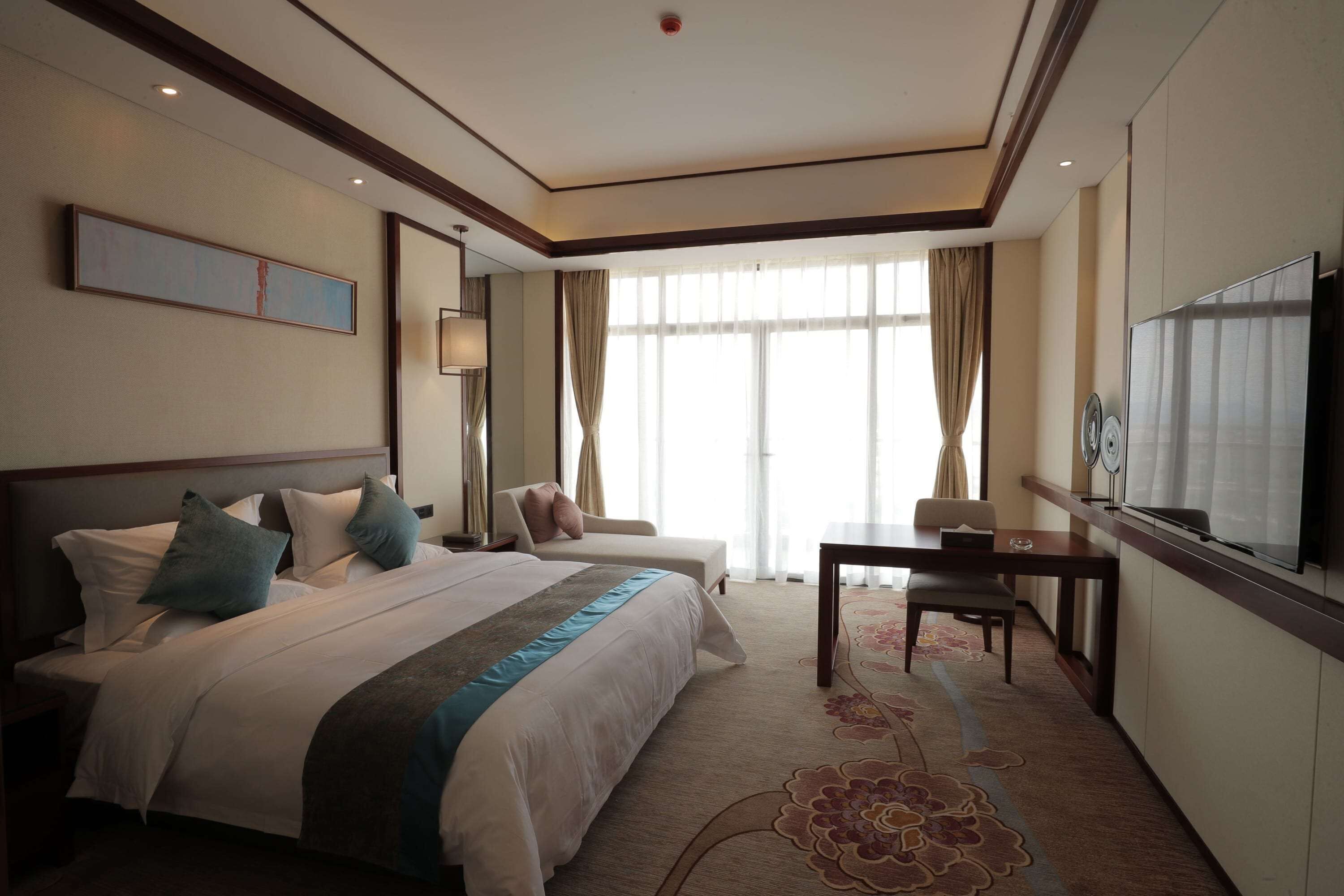 In-room safe, free WiFi, bed sheets