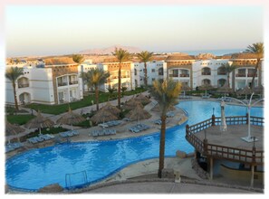 4 piscinas externas