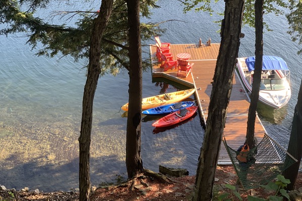 40 Ft Dock will fit 25- 28 ft boat as well as Cottage comes with 3 Kayaks..