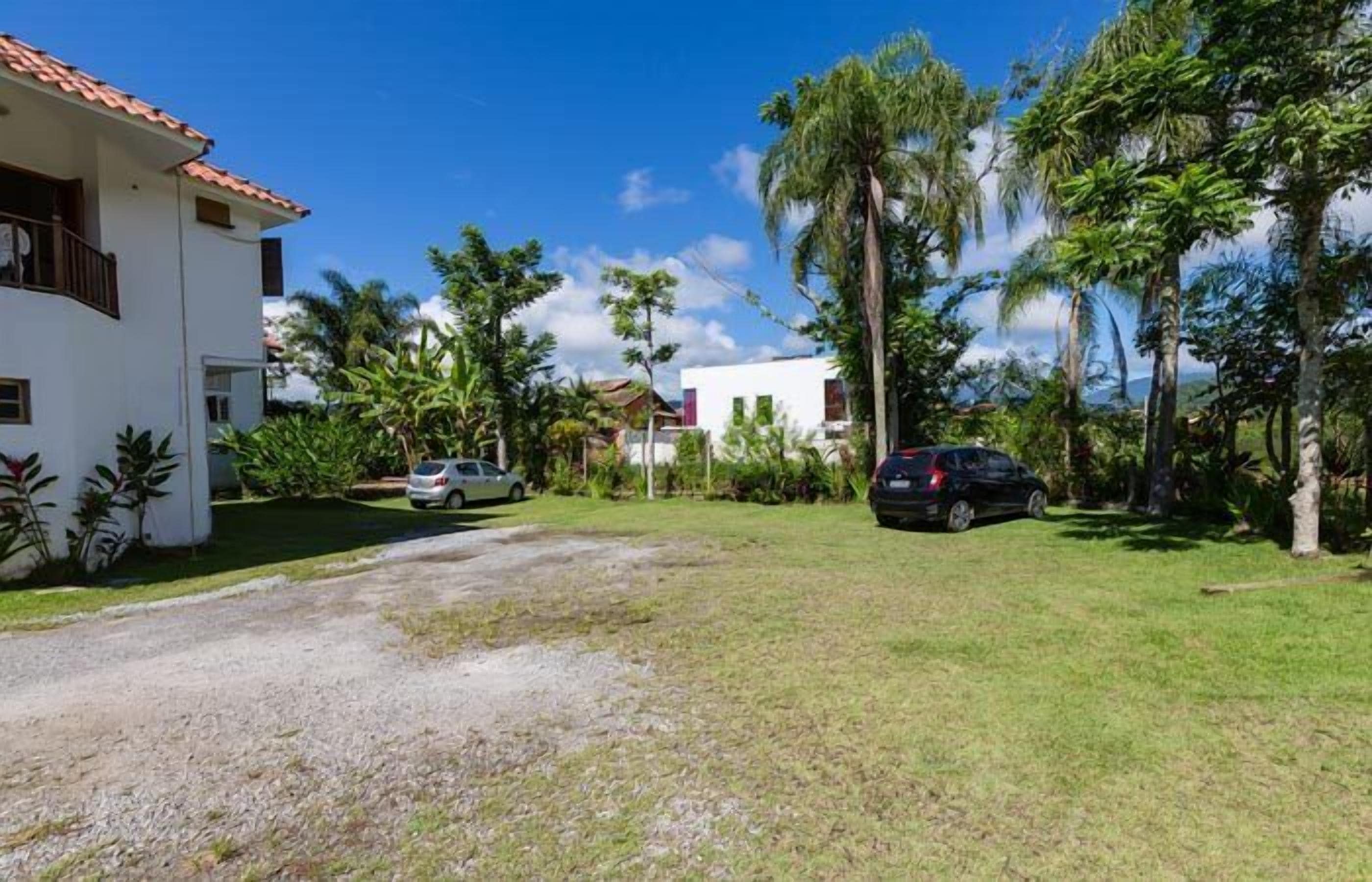 مواقف سيارات مجانية