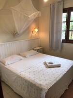 Minibar y ropa de cama