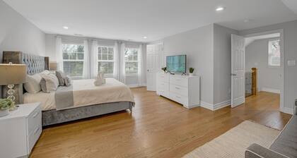 Bright 4BR House w/ Large Backyard and Sunroom