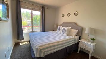 3 bedrooms, iron/ironing board, travel crib, WiFi