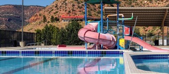 Kanab Townhome Near Zion & Bryce | Shared Hot Tub + Pool | Pet Friendly!