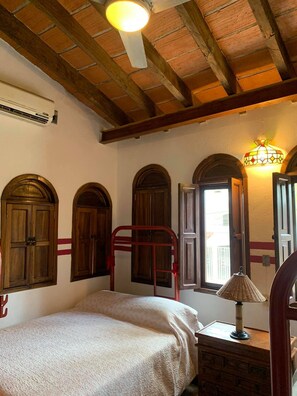 Decoración individual, mobiliario individual, wifi gratis