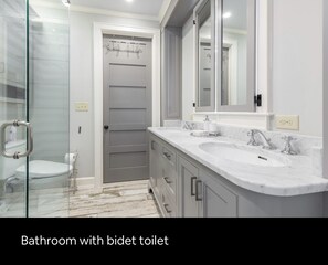 Bathroom - Luxury Downtown Home (Walking distance to Main St) (Greenville)