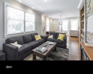 Living area - Luxury Downtown Home (Walking distance to Main St) (Greenville)