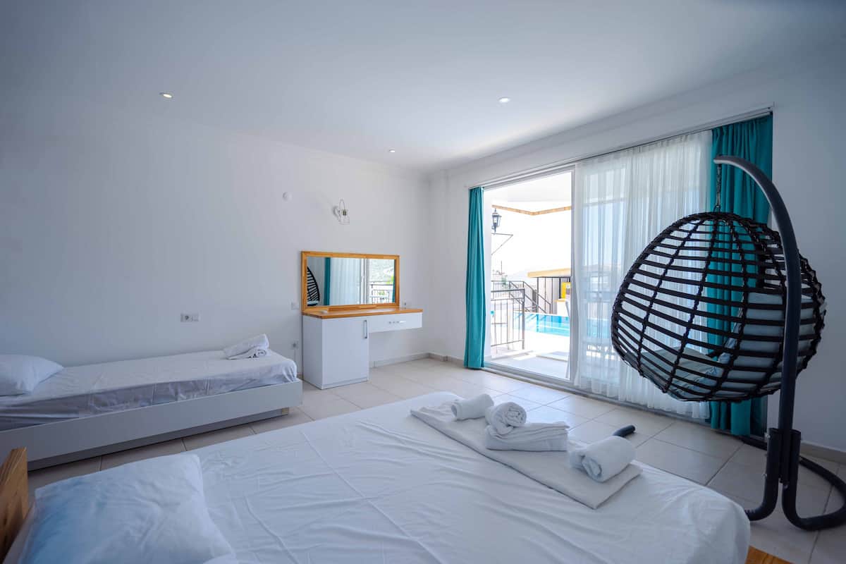 Comfort Triple Room, Multiple Beds, Ensuite, Sea View | Premium bedding, individually decorated, individually furnished