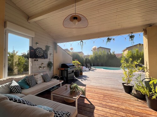 T5 air-conditioned family villa with swimming pool, garden, equipped fitness room<br>