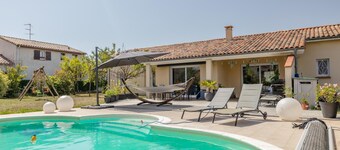 T6 air-conditioned family villa with swimming pool, garden, equipped fitness room