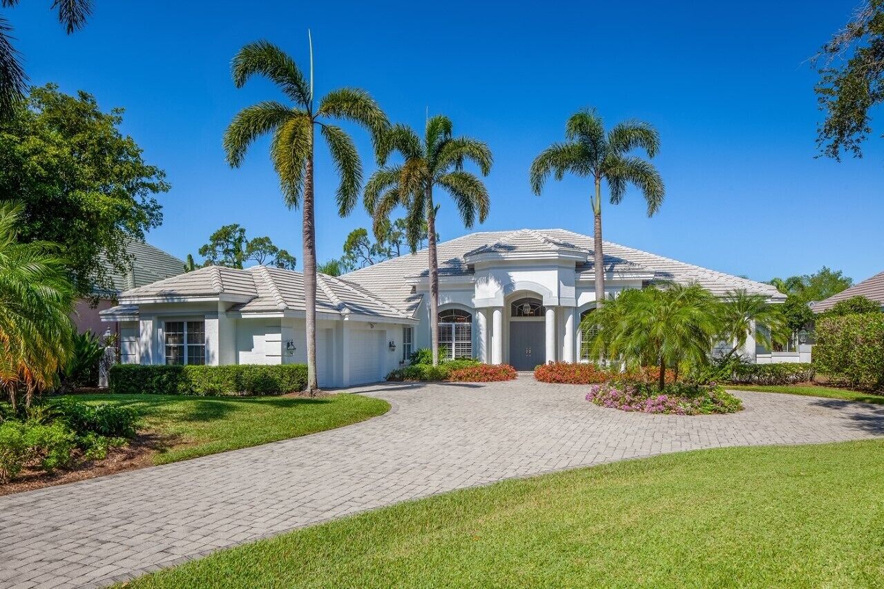 NEW!! Gorgeous updated home with Private Pool, Golf, Tennis, Pickleball!