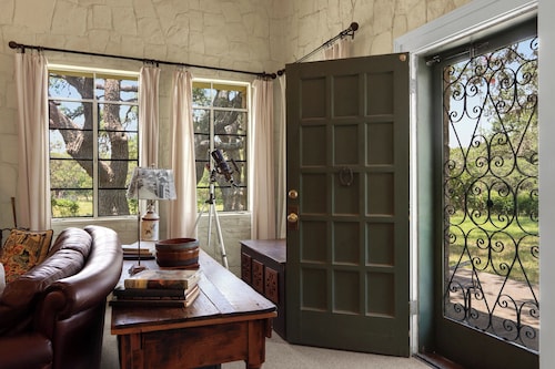 Live Oak Ranch - Swimming Pool Property with Sleeping for 20!