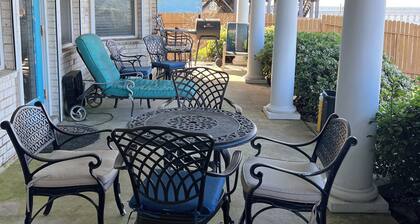 Entire Waterfront Home with 110Ft lighted private Fishing Pier on Galveston Bay!