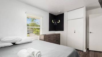 4 bedrooms, desk, iron/ironing board, free WiFi