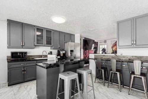 ★Dragon’s Lair★Private Home w/ Arcade & Minigolf★