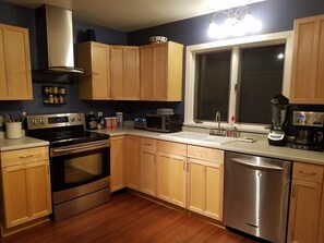 Fridge, oven, stovetop, dishwasher - Home in the Berkshires (Hancock)