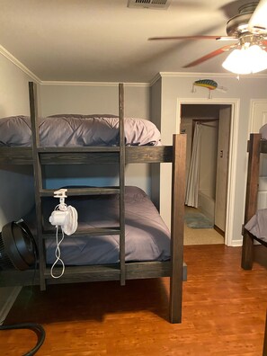 2 bedrooms, free WiFi, bed sheets, wheelchair access