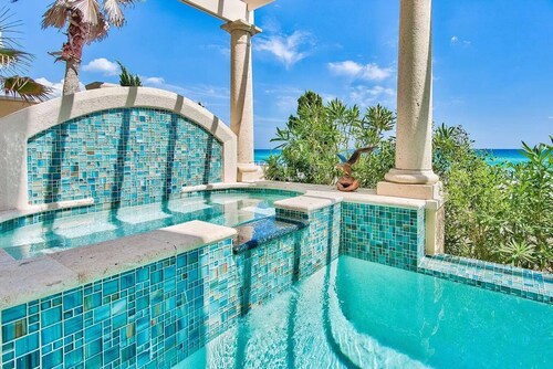 Villa in Ubud, 3 bedrooms, 2 bathrooms, sleeps 6 and nice view