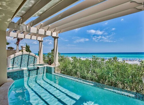 Villa in Ubud, 3 bedrooms, 2 bathrooms, sleeps 6 and nice view