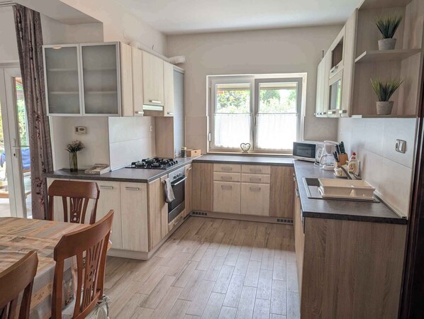 Fridge, microwave, oven, stovetop