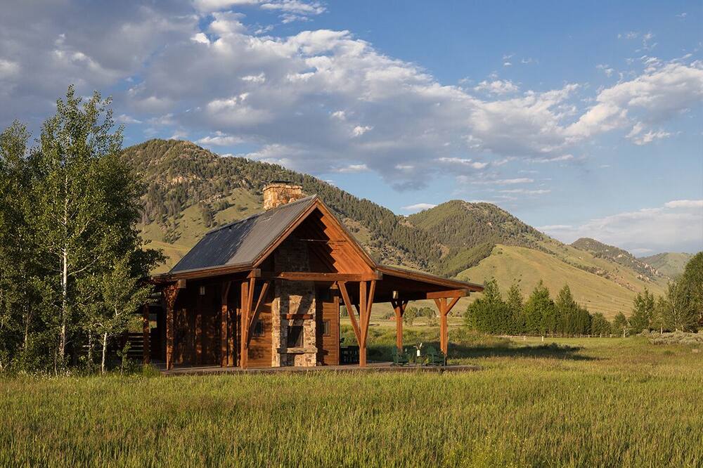Stunning One Bedroom Cabin on Private, Seven Plus Acre Parcel South of Jackson.