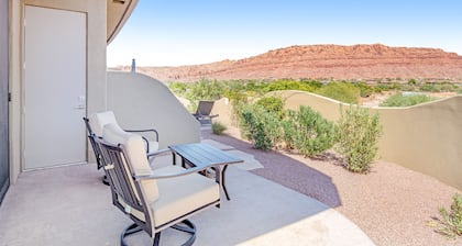 Polished, dog-friendly guesthouse overlooking red rock cliffs - near Snow Canyon