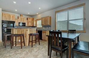 Dining - Getaway Vacation Home, between the sweet town of Salida and Monarch Ski Area (Salida)