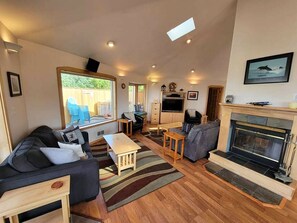 TV, caminetto, lettore DVD