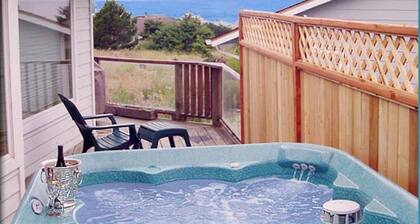 The Pacifica House! Breathtaking Ocean View, Hot Tub, Fireplace, Dog Friendly!