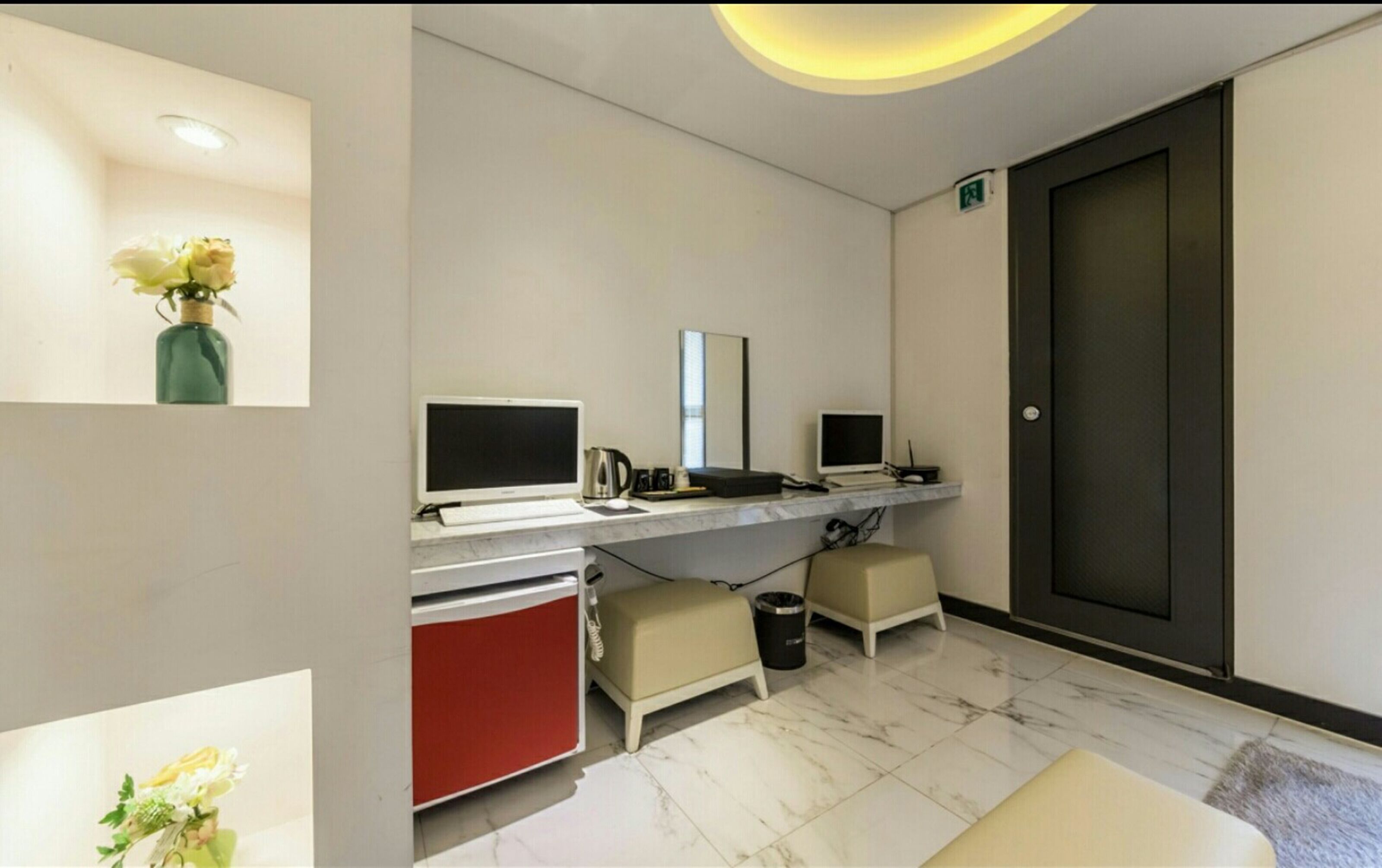 grand room | room amenity