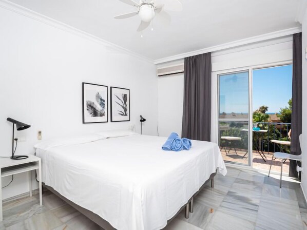 2 bedrooms, desk, iron/ironing board, WiFi