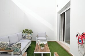 Terrace/patio - Central Holiday Apartment “Apartamento María Conil Bajo” with Air-Conditioning (Conil de la Frontera)