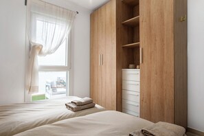 1 bedroom, iron/ironing board, free WiFi, bed sheets - Central Holiday Apartment “Apartamento María Conil Bajo” with Air-Conditioning (Conil de la Frontera)