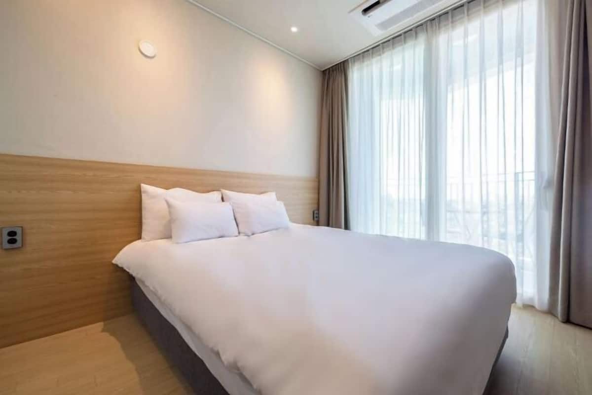 Blackout curtains, soundproofing, free WiFi, bed sheets