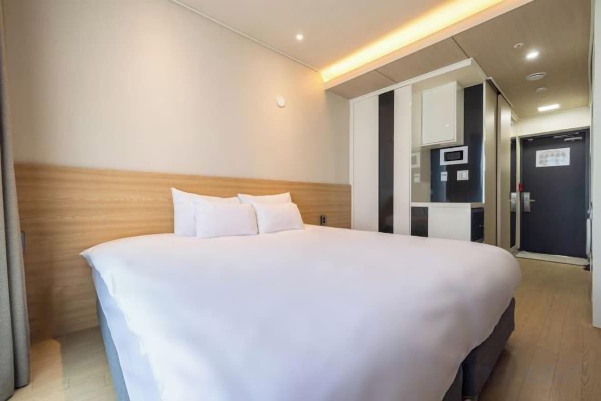 Cortinas blackout, sistema de insonorización y wifi gratis 