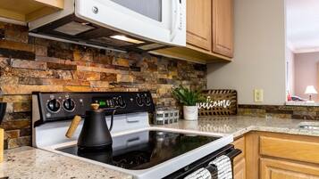 冰箱、微波炉、烤箱、炉灶