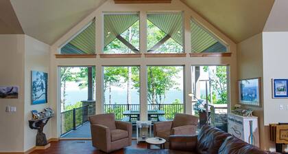 Private home on cliff-water views and golf simulator